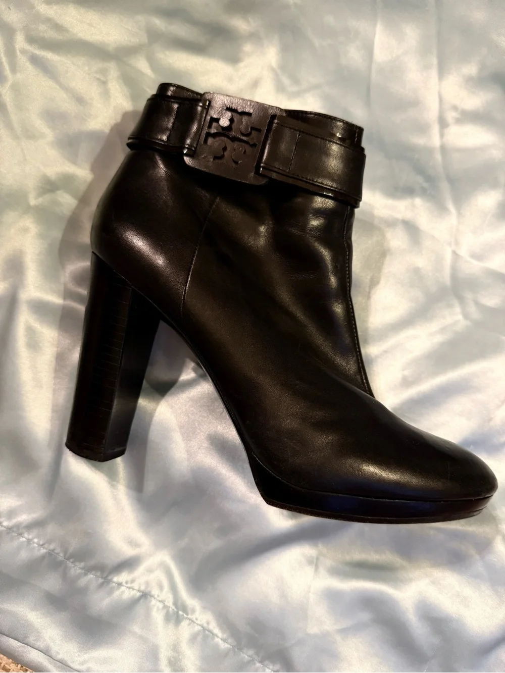 Tory Burch Barrick Black Leather Booties Logo Buckle Zipper Size 8.5